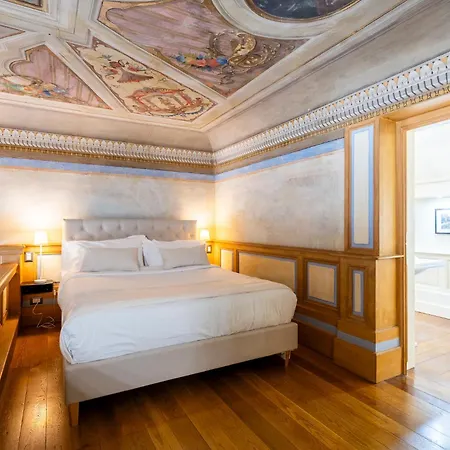 Giraldi 10 Apartment