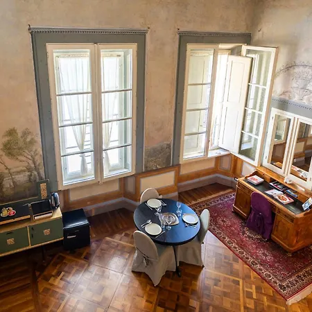 Giraldi 10 Apartment
